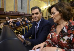 <p>Pedro Sánchez y Carmen Calvo en la sesión de control al gobierno del pasado 11 de septiembre.</p>