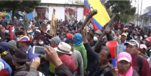 <p>Manifestantes durante las protestas del sábado 11 de octubre en Quito.</p>