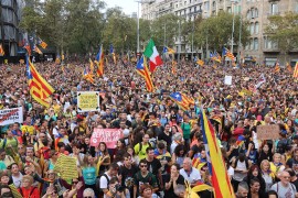 <p>Manifestantes en la confluencia del Paseo de Gràcia con la Avenida Diagonal, en la llegada a Barcelona de las Marchas por la libertad.</p>