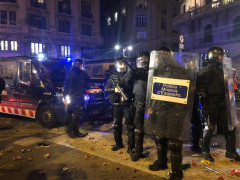 <p>Disturbios en Barcelona la noche del 26 de octubre. </p>
