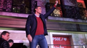 <p>Pedro Sánchez celebra e Ferraz los resultados del 10N. </p>