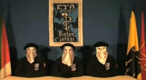 <p>Portavoces de ETA comunican un alto el fuego el 5 de diciembre de 2010.</p>