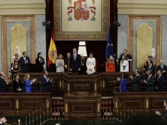 <p>Los reyes, la princesa y la infanta presiden la Solemne Sesión de Apertura de la legislatura.</p>