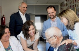 <p>Isabel Díaz Ayuso visita el Hospital de Guadarrama junto con el consejero de Sanidad, Enrique Ruiz Escudero (2019).</p>