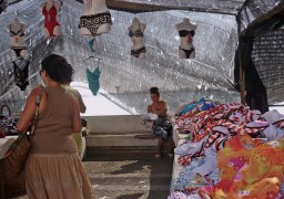 <p>El mercadillo ambulante 'El Piojito' en Cádiz.</p>