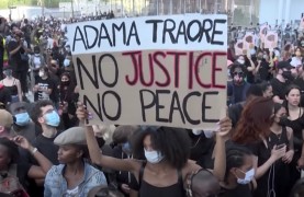 <p>Manifestación en Paris hace unos días en memoria de Adama Traoré y contra la violencia y el racismo policiales.  </p>
