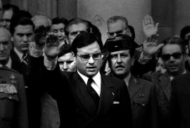 <p>Rodolfo Martín Villa, cuando era gobernador civil de Barcelona (1975).</p>