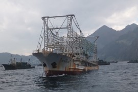 <p>Barco de calamar chino ubicado en el puerto de la isla de Ulleung (Corea del Sur).</p>
<p> </p>
<p> </p>