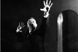<p>Hitler posando durante una sesión de fotos.</p>