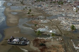 <p>Destrucción causada por un tsunami.</p>