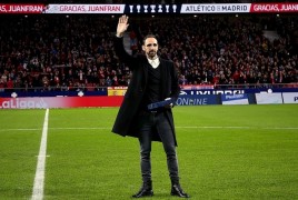 <p>Juanfran, en el homenaje celebrado el 14 de diciembre de 2019 en el Wanda Metropolitano tras su marcha del Atleti.</p>