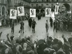 <p>Desfile franquista en Salamanca (1937). </p>