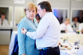 <p>Merkel y Durao Barroso, durante un encuentro del Partido Popular europeo en Viena en 2013.</p>