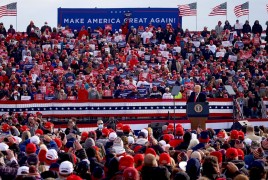 <p>Donald Trump se dirige a sus seguidores en un mitin en Pensilvania este sábado 30 de octubre.</p>