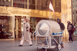 <p>El 'homeless vehicle' de Krzysztof Wodiczko en Nueva York en 1988.</p>