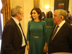 <p>Florentino Pérez, Isabel Díaz Ayuso, y Nicolás Martín-Sanz, directivo del Real Madrid. / <strong>El Español</strong></p>