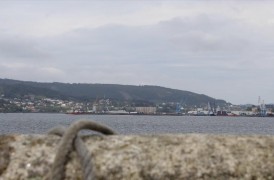 <p>Puerto de la ciudad de Ferrol, visto desde la villa de Mugardos, lleno de grúas industriales. </p>