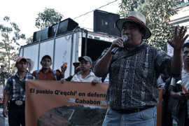 <p>Bernardo Caal durante una manifestación de las comunidades Q'eqchi en Ciudad de Guatemala en 2017.</p>