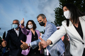 <p>Isabel Díaz Ayuso y Toni Canto en Móstoles durante la campaña para las elecciones del 4M.</p>