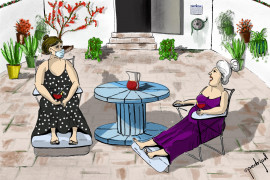 <p>Mari y Concha a la fresca en el patio.</p>