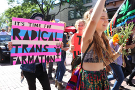 <p><em>It's time for radical trans formation</em>, pancarta en el Orgullo de Burlington (Vermont, EE.UU).</p>