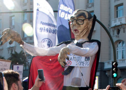 <p>Cabezudo de Ruiz-Gallardón, en la manifestación del Tren de la Libertad de 2014 en Madrid.</p>