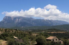 <p>La villa de Aínsa, un pueblo de la provincia de Huesca (Aragón, España).</p>