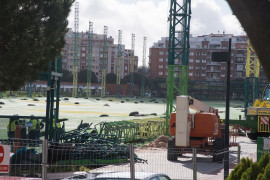 <p>Retirada de las torres de las instalaciones de golf en el parque Tercer Depósito del Canal de Isabel II, en 2018.</p>