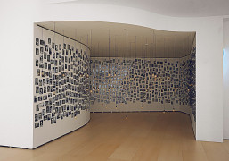 <p><em>Humanos</em> (1994), obra de Christian Boltanski.</p>