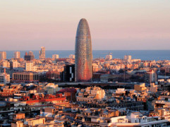 <p>Vista de Barcelona con la torre Agbar en el centro.</p>