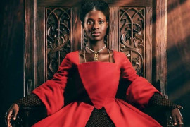 <p>Jodie Turner-Smith, como reina de Inglaterra, en la serie <em>Ana Bolena</em>.</p>