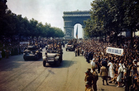 <p>Desfile militar en los Campos Elíseos el 26 de agosto de 1944, un día después de la liberación de París.</p>