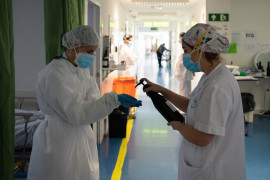 <p>Atención de pacientes de covid-19 en urgencias (Barcelona).</p>