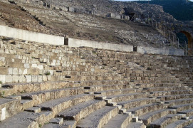<p>Asientos en el teatro de Éfeso (Grecia).</p>