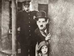 <p>Charles Chaplin y el pequeño Jackie Coogan en 'El chico' (1921).</p>