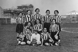 <p>Equipo de mujeres futbolistas en los años 30. </p>