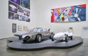 <p>Una sala de la exposición Motion. Autos, Art and Architecture en el Museo Guggenheim de Bilbao.</p>