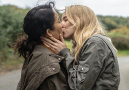 <p>Las protagonistas de ‘Killing Eve’ en una escena de la serie.</p>