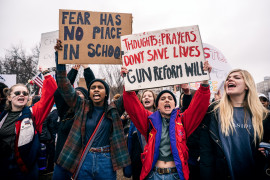 <p>Adolescentes se manifiestan por un cambio en la regulación de las armas en Florida, EE.UU., en 2018. </p>