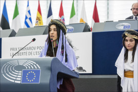 <p>Las supervivientes del Estado Islámico y activistas yazidíes iraquíes Nadia Murad y Lamiya Aji Bashar recibiendo el Premio Sájarov.</p>