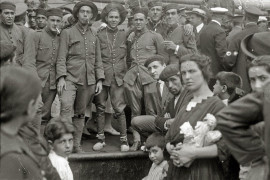 <p>Despedida a las tropas en el puerto de Pasaia antes de partir a la guerra de África en 1922.</p>