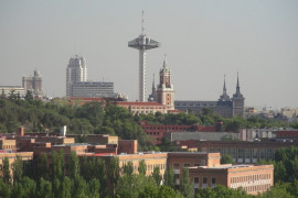 <p>Vista de Madrid desde la Ciudad Universitaria, con el rectorado de la UCM y el Faro de Moncloa.</p>
