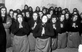 <p>Un grupo de mujeres en la prisión especial de Calzada de Oropesa, 1941.</p>