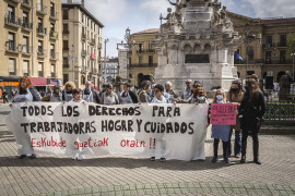 <p>Protesta realizada por trabajadoras del hogar y los cuidados en Pamplona en abril de 2022. </p>