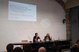 <p>Pablo Iglesias y Mònica Terribas, durante el acto de presentación en Barcelona.</p>