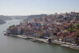 <p>Panorámica de Cais da Ribeira, Oporto.</p>