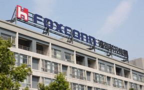 <p>Un letrero en un edificio de la empresa taiwanesa Foxconn, proveedora de Apple.</p>