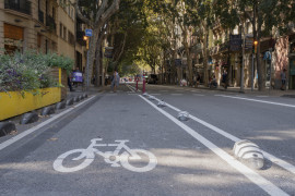 <p>Carril bici de la calle de Manso (Barcelona).</p>