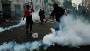 <p>Protestas contra el gobierno de Dina Boluarte en Lima. La policía lanzó gases lacrimógenos.</p>
