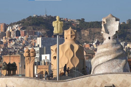 <p>Estatua de Jaume Plensa en La Pedrera.</p>